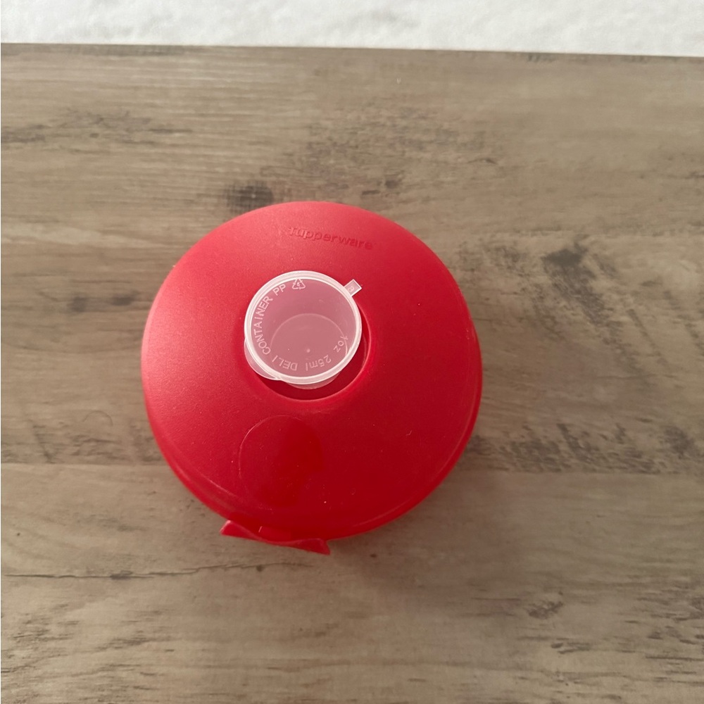 Tupperware Vibrant Red Sandwhich Keeper